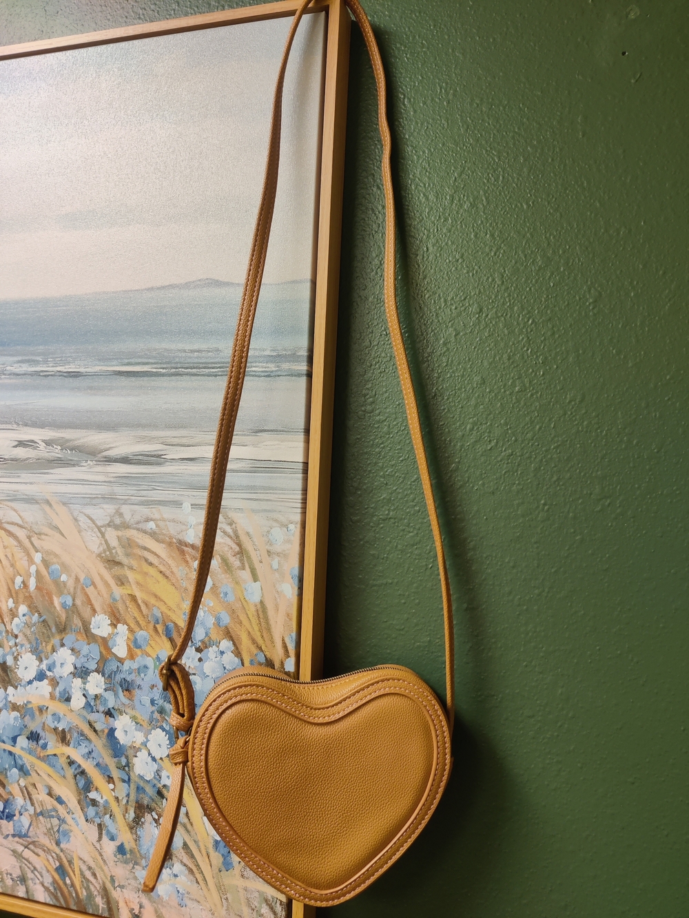 Cat & Jack Heart Crossbody Bag in Tan